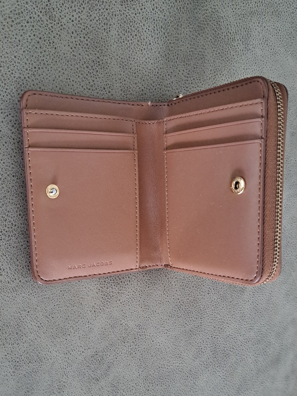 Marc Jacobs Pebbled Leather Zip Wallet in Warm Brown - Picture 5 of 8